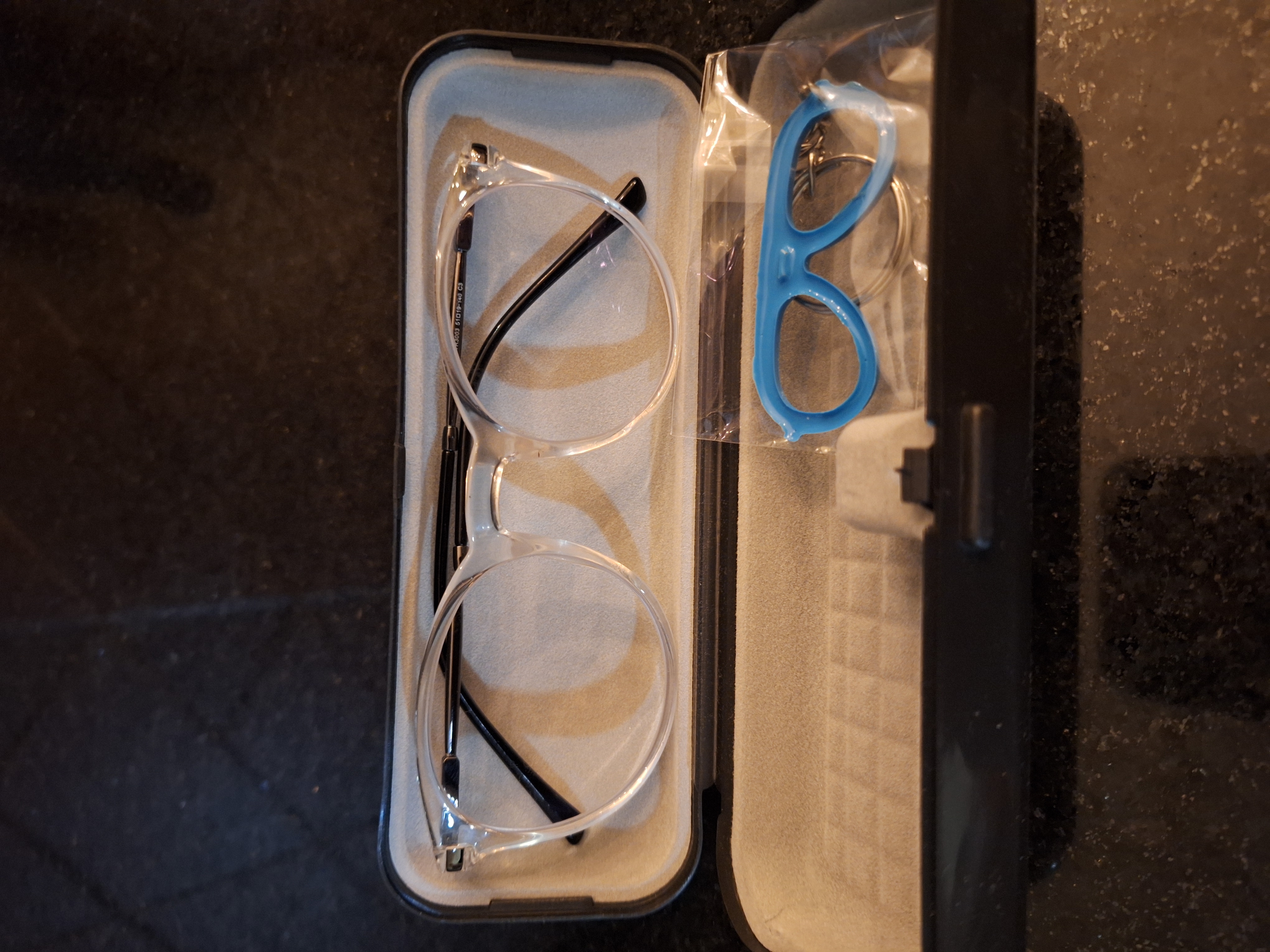 Gostei meu óculos bastante. O processo estava muito fácil e recebi muito rápido. Vou comprar outro estilo 