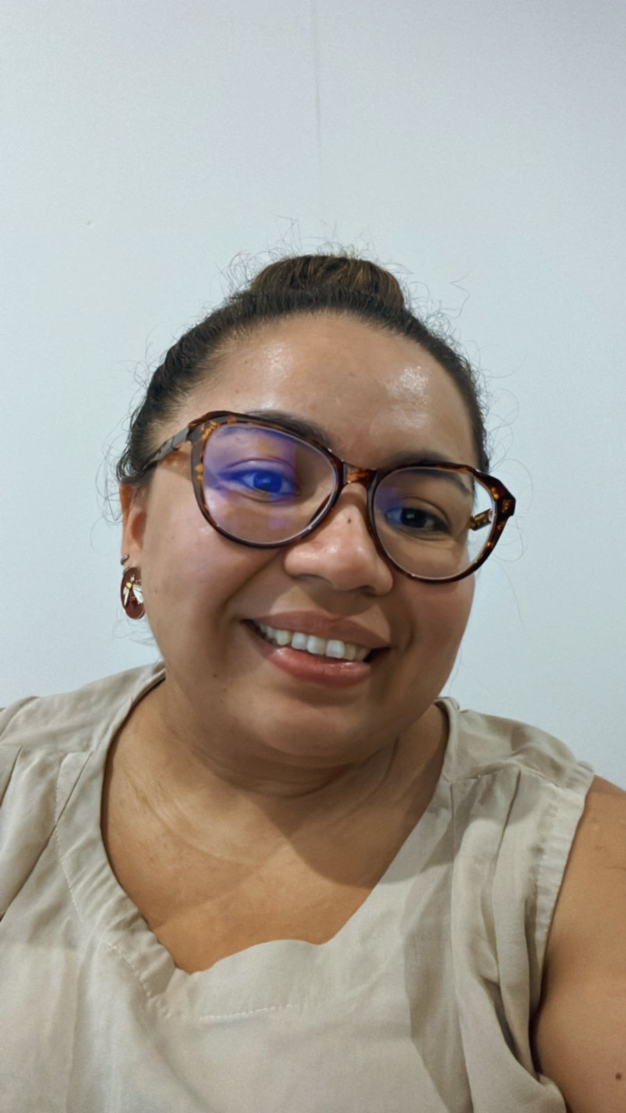 As lentes são de excelente qualidade, os óculos vieram muito bem embalados. Foram apenas 10 dias de prazo entre a compra e a entrega, mais rápido que as óticas presencias da minha cidade. Tive um ótimo atendimento on-line e o serviço de provador virtual foi muito eficiente. Recomendo bastante a ótica!